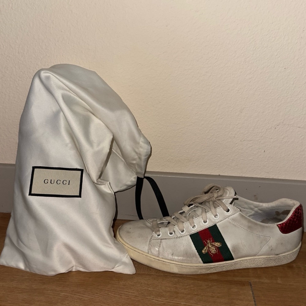 Gucci leather Sneakers with Red and Green Accents